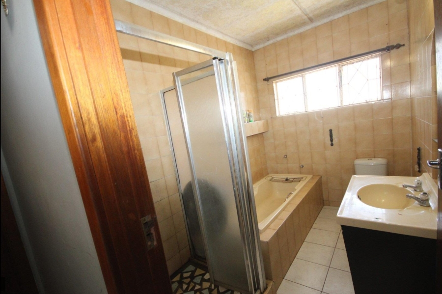 4 Bedroom Property for Sale in Sunnyridge Eastern Cape
